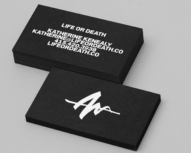 Визитки на черном тачкавере шелкографией | Типография Визитка.ру