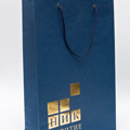 пакет из синего эфалина с тиснением логотипа золотой фольгой